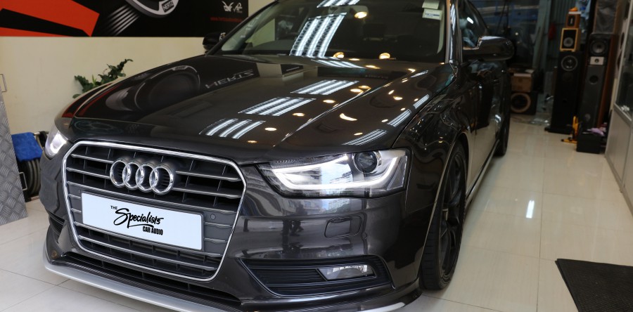 Audi A4 安裝 Mosconi Amp 和 Gladen 喇叭