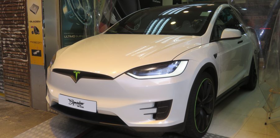 Tesla Model X配上摩雷38週年限量版